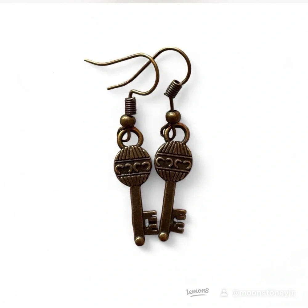 Handmade Bronze Skeleton Key Earrings Vintage Statement 🔑 - Picture 7 of 7